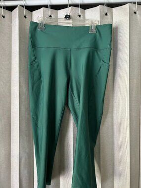 Athleta Interval Stash Capri Green - Medium